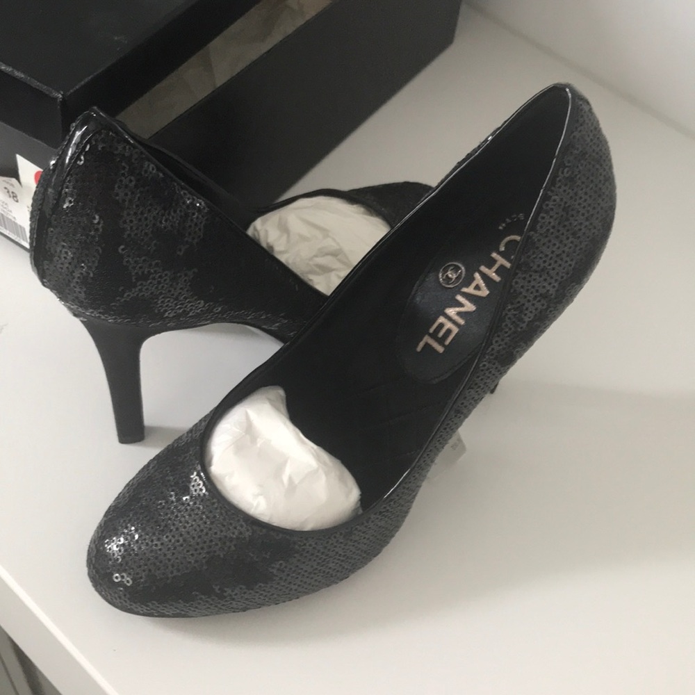 CHANEL evening sequin pumps